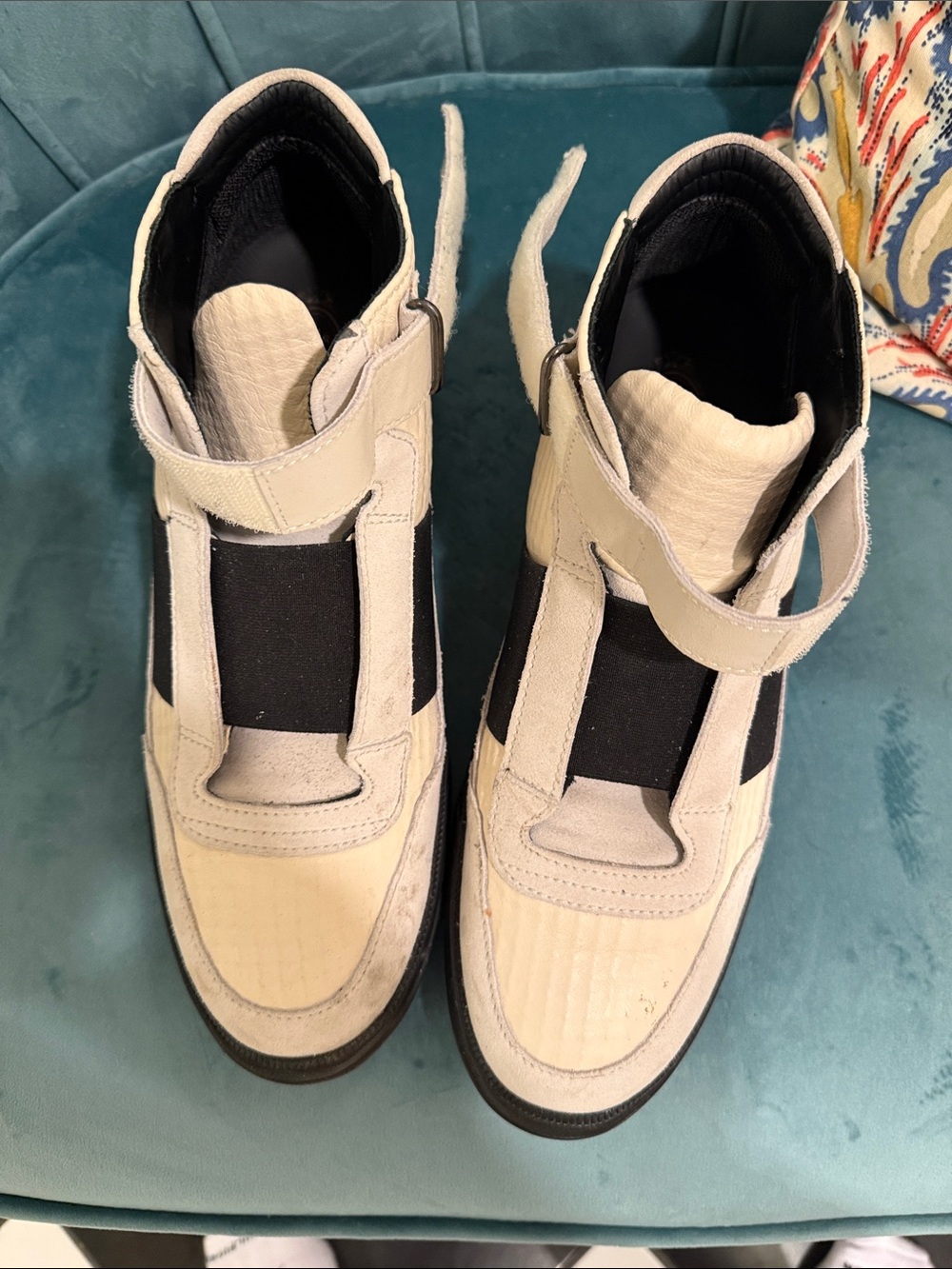 Tod’s Men’s White Knit High-Top Sneakers Black Accents – Size 8.5